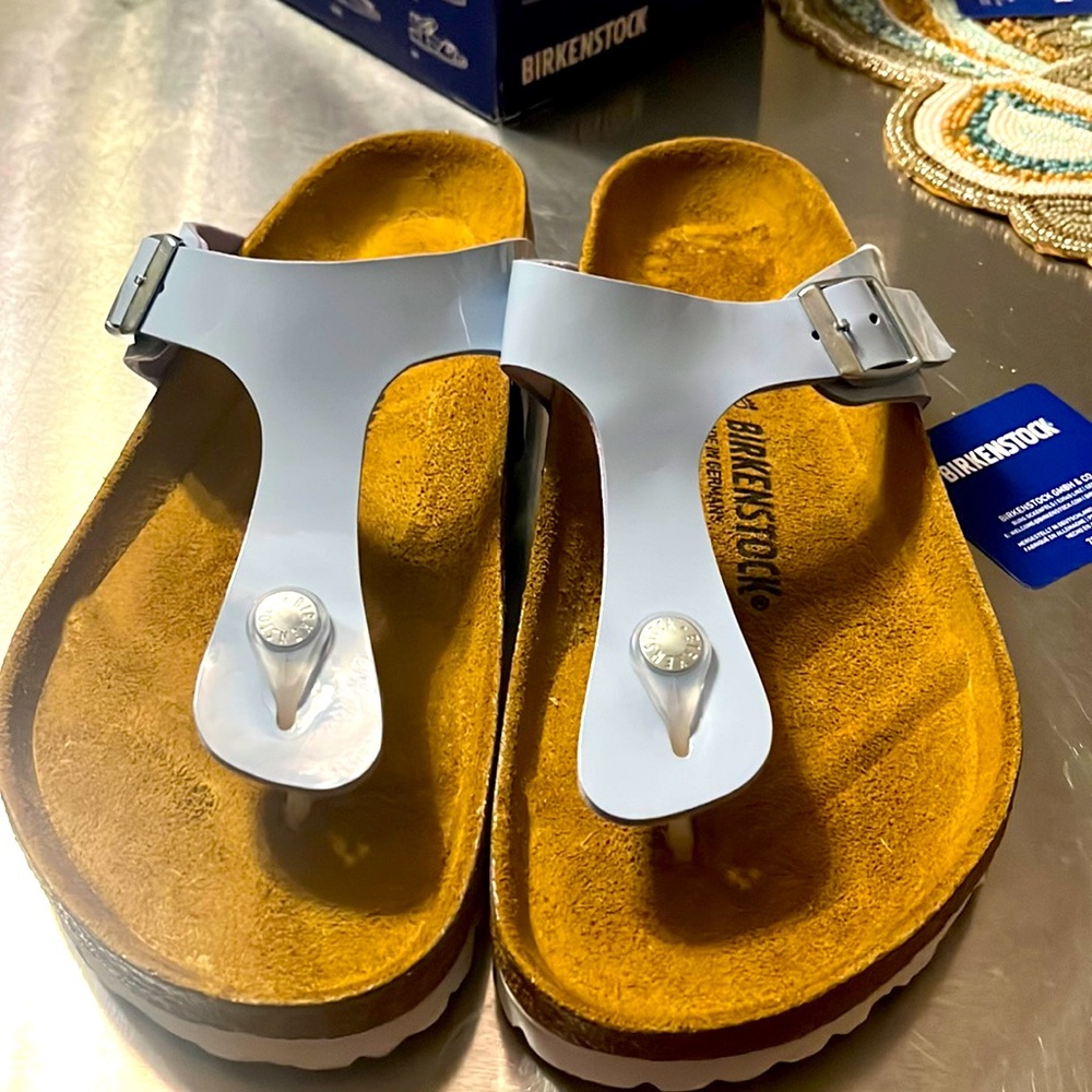 New Birkenstock Gizeh Size 42 Patent Dove Blue